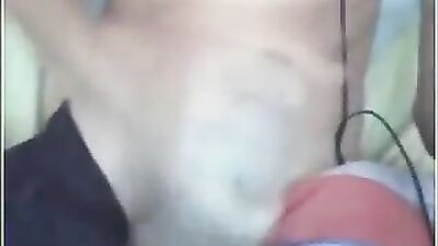 Sexy guy and his headphones - Amateur Porn - Blowjobs & Cumshots