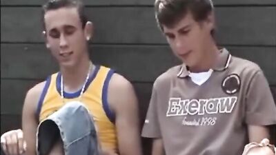 Outdoor Bareback Bang: Action-Packed Gay Porn Video