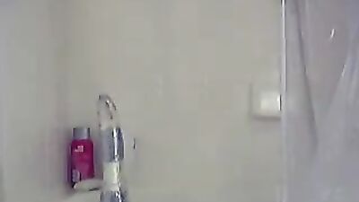 Shave gel bottle in ass: Exploring the limits of Web-Cam gay porn!