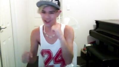 Amateur Threesome: All These Boys Deliver!