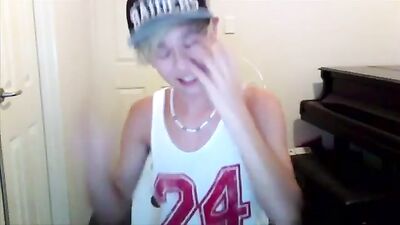 Amateur Threesome: All These Boys Deliver!