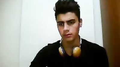 Web-Cam Connection: The Ultimate Pleasure Seeker