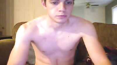 Friends with Benefits : Two Handsome Amateurs Explore Their Sexuality in a Steamy Gay Porn Video