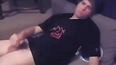 Cumming with Skaterboy: A Gay Porn Video with a Cute Twist!