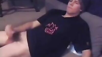 Cumming with Skaterboy: A Gay Porn Video with a Cute Twist!