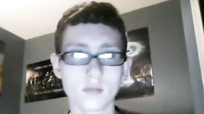 Even with glasses is cute: Web-Cam Gay Porn Video