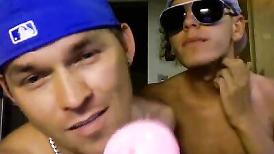 Gay Porn Frat Boy Love: Awsome Kissing (Action Amature)