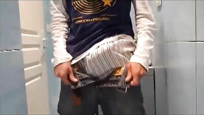 Young Cum Sharing Webcam Boy - HD Bathroom Wanker!