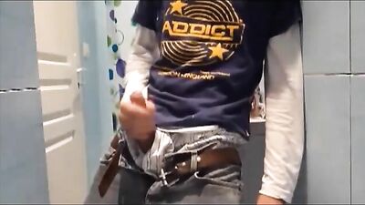 Young Cum Sharing Webcam Boy - HD Bathroom Wanker!