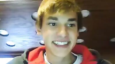 Web-Cam Fun: Hot Gay Boy Has Web-Cam Fun!