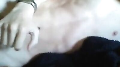 Webcam Redhead Cumshots: An Amateurs Skinny Body Seduces You!