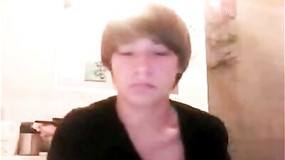 Aussie Jack-Off! Aussie Boy Inserts Pen Up Ass Then Jerks Off To Cum!