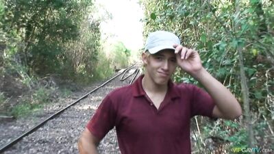 Muscle Stud Flexes & Masturbates in the Buff!