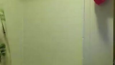 In the Tub Amateur Solo - Hardcore Bathhouse Action!