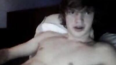 Young & Hungry: Amateur Web-Cam Cumming Twink Tube!