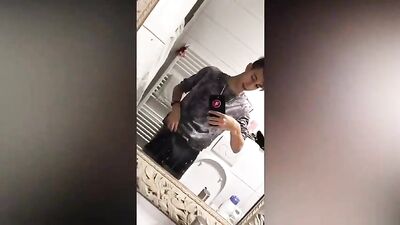 Gay Flex Boys Porn - Cum On My Muscles Selfie