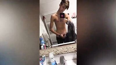 Gay Flex Boys Porn - Cum On My Muscles Selfie