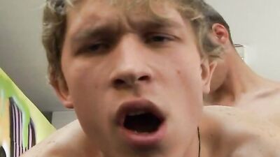 Graffiti Room Fuck: Three Boys Bareback Cum Shots And Blowjobs