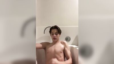 Jack tub sexy men: explore v-line and abs in the bathtub!