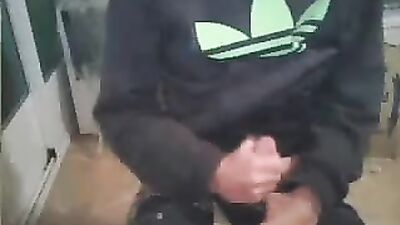 Adidas Jerseys & Cute Guys: One-Handed JO Session!