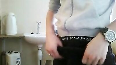 Hot Web-Cam Handjob: Revisited!