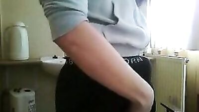 Hot Web-Cam Handjob: Revisited!