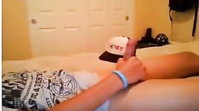 Pavels Hot Web-Cam Handjob: The Sexy Youngster Returns!