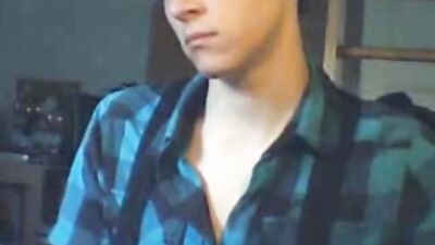 Gay Amateur Web-Cam Solo: One Hot Boy Having a Good Wank!