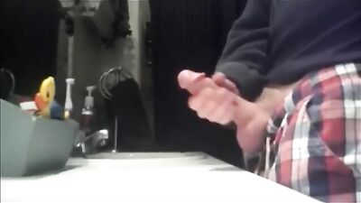 Quick jerk off into sink