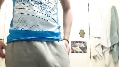 Big Dick in Shorts: Amateur Gay Porn Video - Explore the World of Huge Dicks and Sexy Guys!