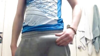 Big Dick in Shorts: Amateur Gay Porn Video - Explore the World of Huge Dicks and Sexy Guys!