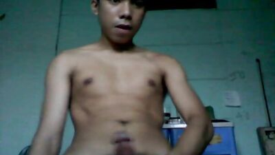 Malaysian Guy: Moaning Amateur Cum Shots on Face!