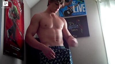 Tylers Flexy Muscle Show: Amateur Frat Hotties Revealed!