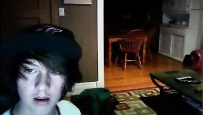 Masturbating in Mississippi: Cum Shots and Web-Cam Handjobs - A Gay Porn Video