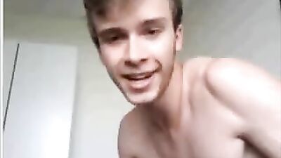 Aarons Web-Cam Cock Show: A Gay Porn Video Experience