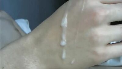 Teen Bedfellows: Web-Cam Solo Explosion!