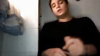 2 Wanking Amateurs - The Ultimate Web-Cam Experience!