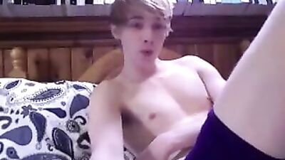 Hottie in Bed: A Gay Porn Thriller!