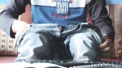 Sticky Fingers: Web Cam Handjob Exposed!