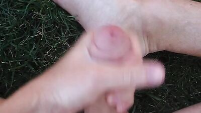 Schoen abgewichst: Cum Shots Public Outside Handjob!
