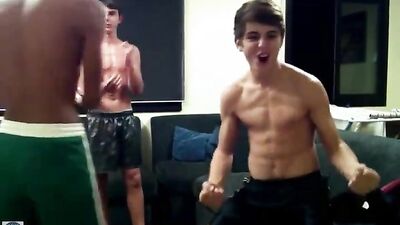 La desnudada: Straight Boys Fun Web-Cam Adventure