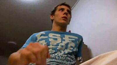 Young Man Gets Sucked by Amateur Straight Boys in Hot Twink Video!