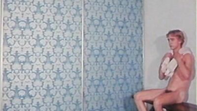 Blond Lovers Reunion: Reviving the Classic Jumping Jack Routine