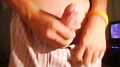 Young Cummers: Web-Cam Yellow Band Delight