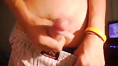 Young Cummers: Web-Cam Yellow Band Delight