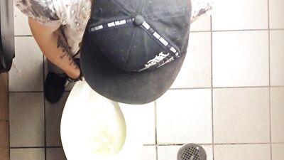 Urinal Exposure: Amateur Glory Holes Fun