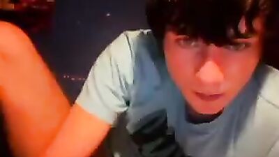 Gay Web-Cam Porn: Jerk and Shoot Revenge!