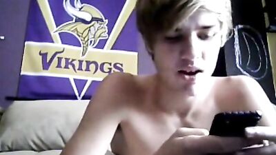 Young Cock-Sucking Twinks Masturbate for Webcams: Nice Cock Boy Wank!