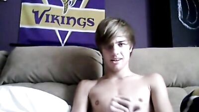 Young Cock-Sucking Twinks Masturbate for Webcams: Nice Cock Boy Wank!