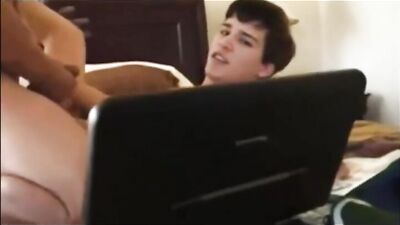 Gay Porn Twink Fuck on Laptop in Bed - Action Amature Ass Play!